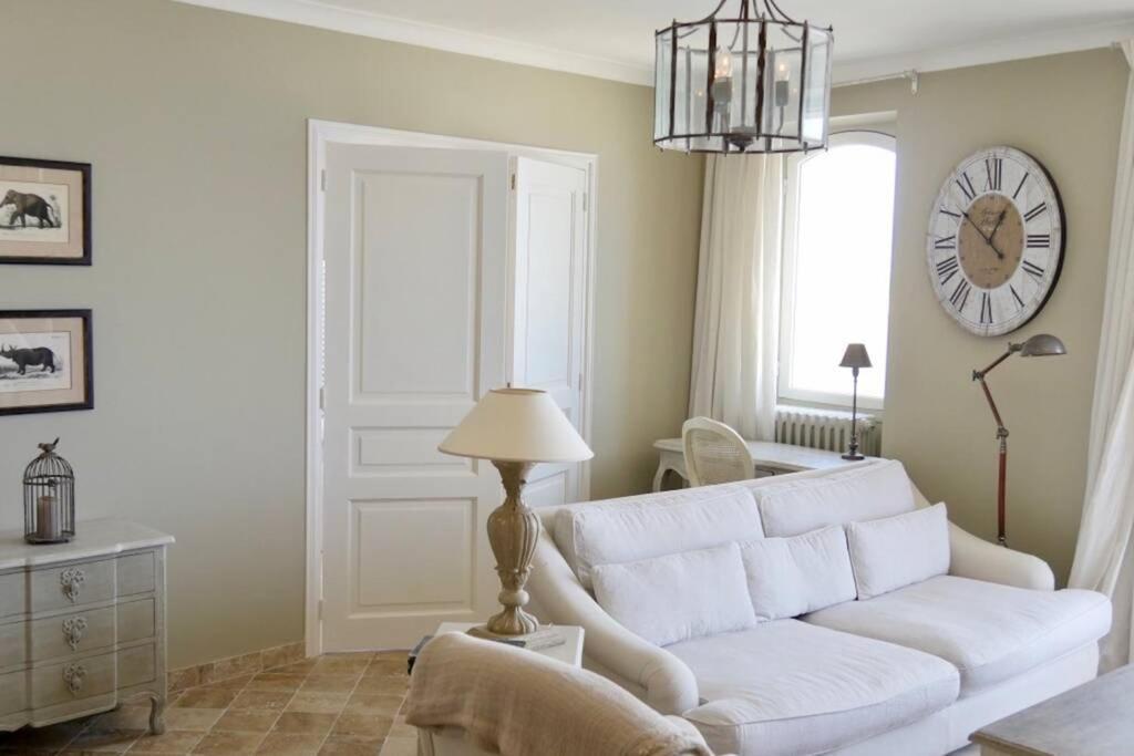 Bord De Mer - Ac, Wifi, Chic, Sea View, Beach 2 Minutes Walk Antibes Esterno foto