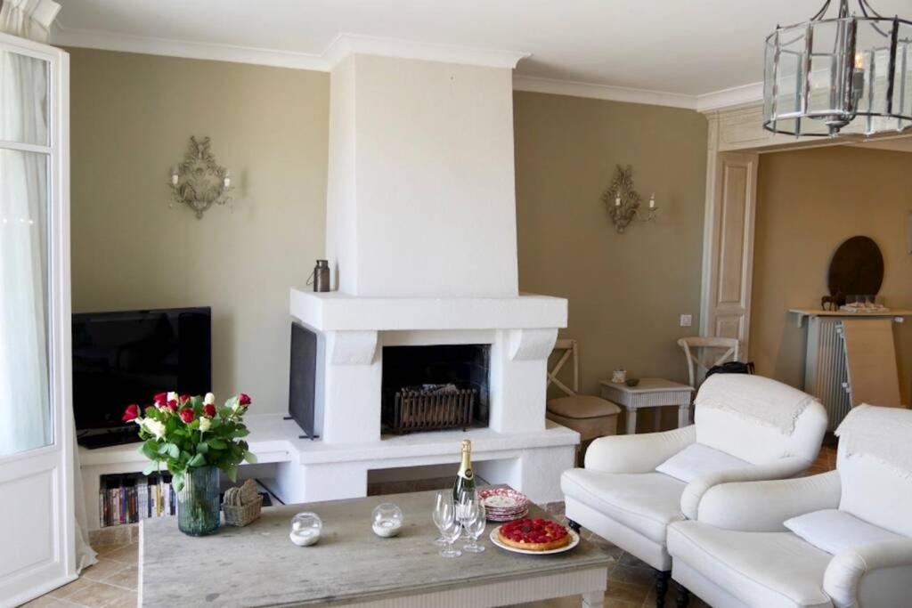 Bord De Mer - Ac, Wifi, Chic, Sea View, Beach 2 Minutes Walk Antibes Esterno foto