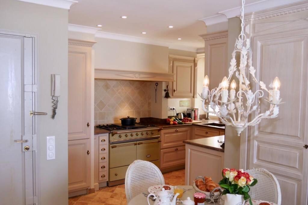 Bord De Mer - Ac, Wifi, Chic, Sea View, Beach 2 Minutes Walk Antibes Esterno foto