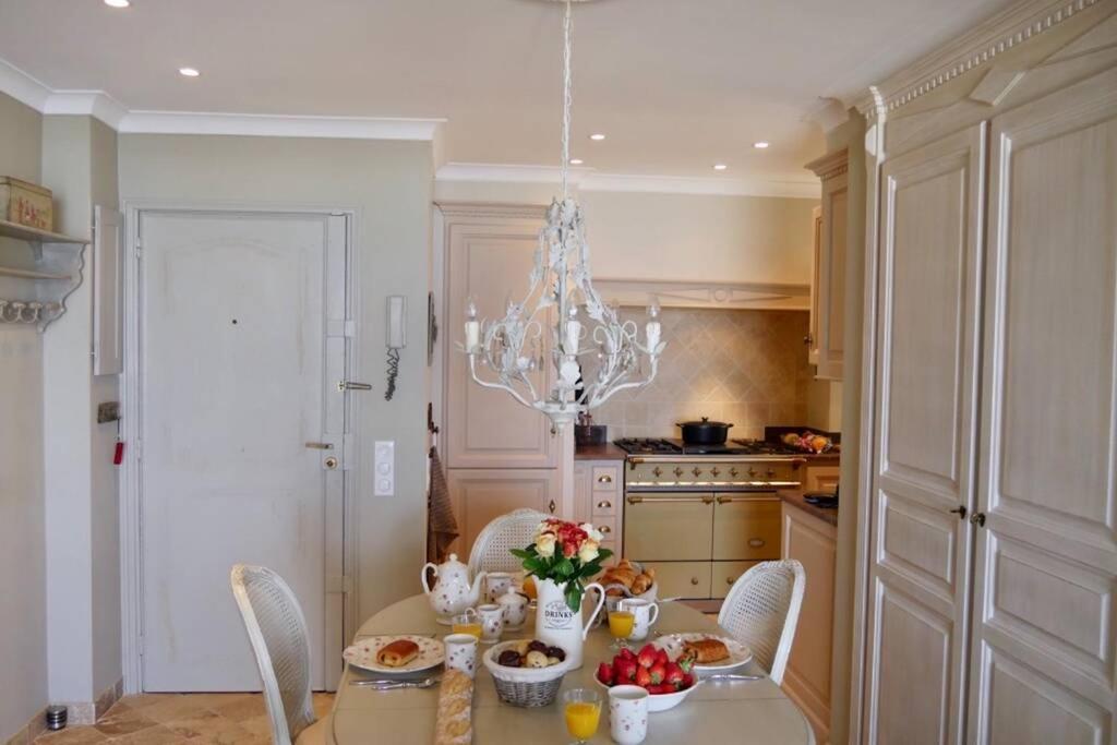 Bord De Mer - Ac, Wifi, Chic, Sea View, Beach 2 Minutes Walk Antibes Esterno foto